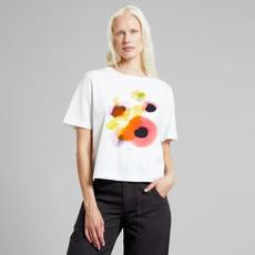 T-shirt vadstena - abstract flowers white via Brand Mission