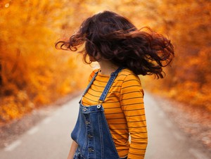 3 duurzame outfit ideeën met laagjes (zo maak je van je zomeroutfit een herfstoutfit)