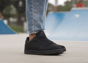 Seeker for Men Full Black from 8000kicks