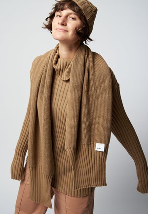 Organic cotton knit scarf SCAR in brown from AFORA.WORLD