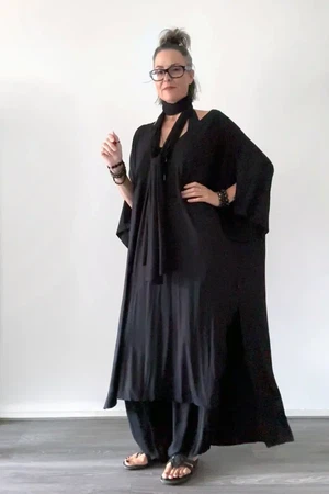 Maxi jurk met splitjes in mouw from Aimmea