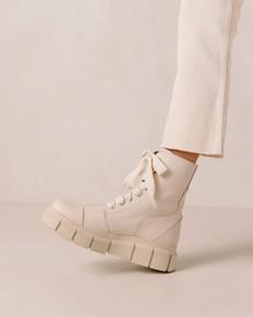 Can Can Cream Leather Ankle Boots van Alohas