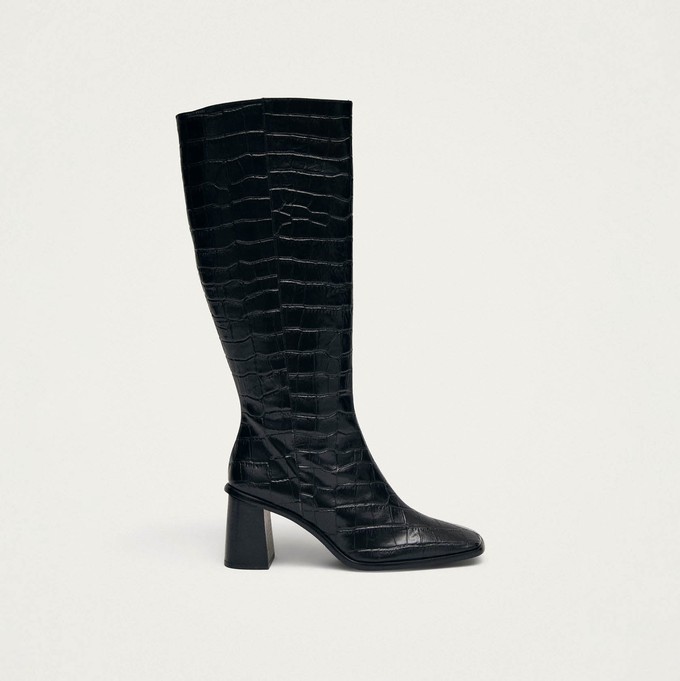 East Alli Total Black Leather Boots from Alohas