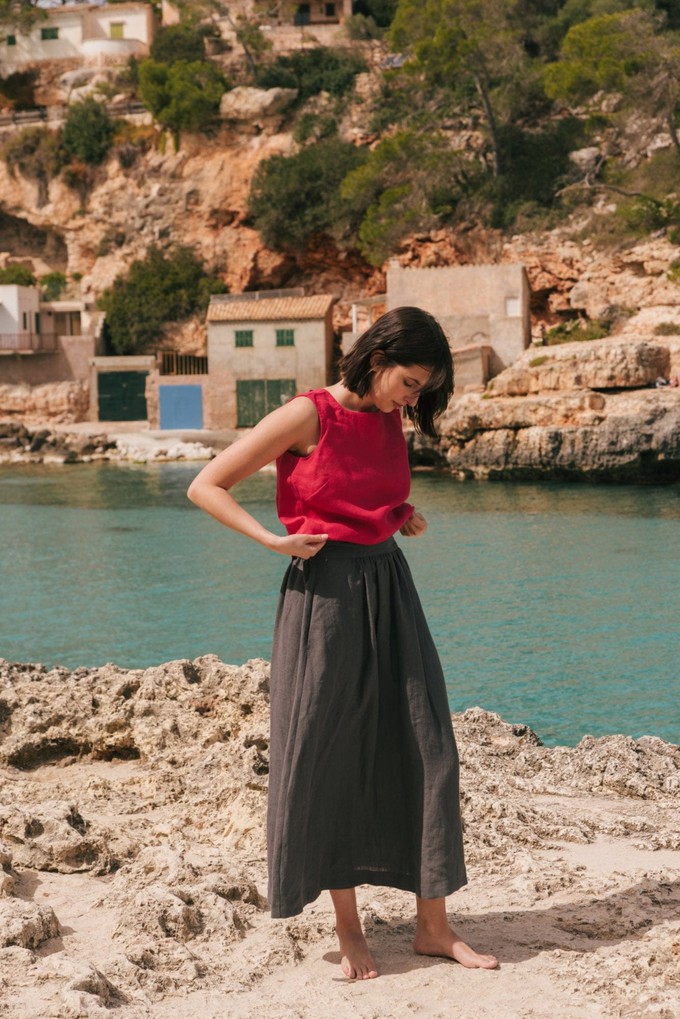 Lucia classic sleeveless linen top in Viva Magenta from AmourLinen