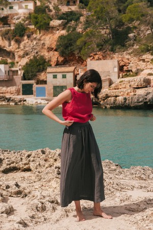 Lucia classic sleeveless linen top in Viva Magenta from AmourLinen
