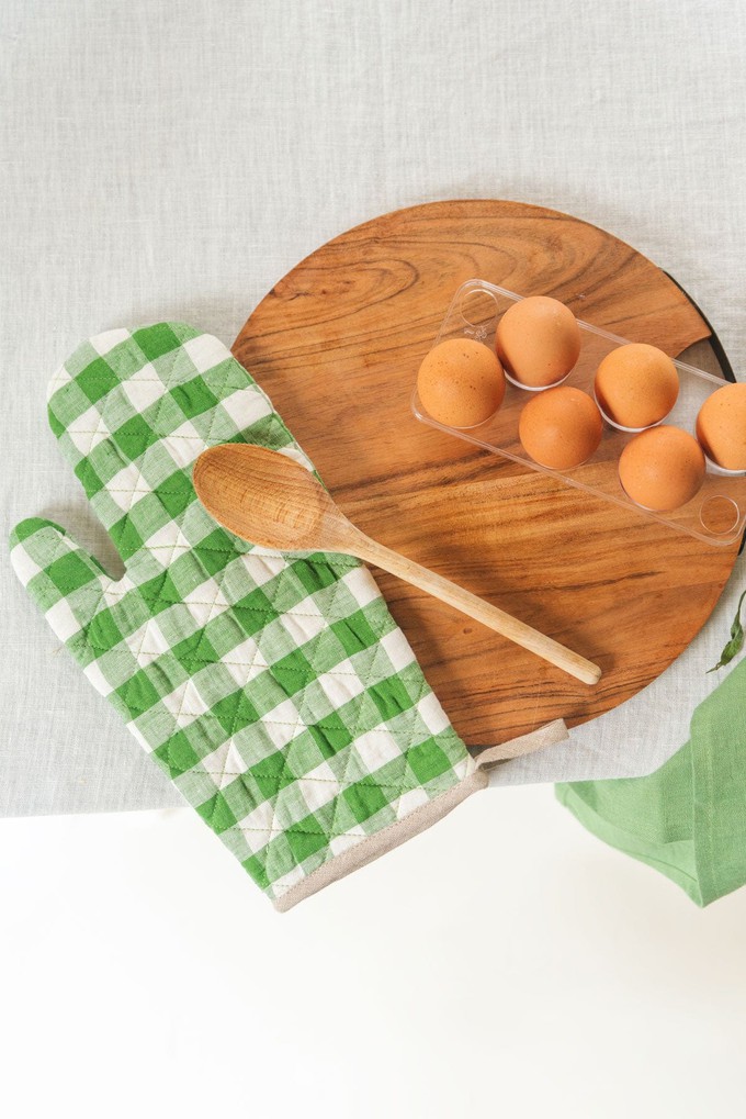 Linen oven mitt in Green Gingham from AmourLinen