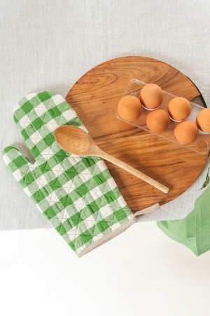 Linen oven mitt in Green Gingham from AmourLinen