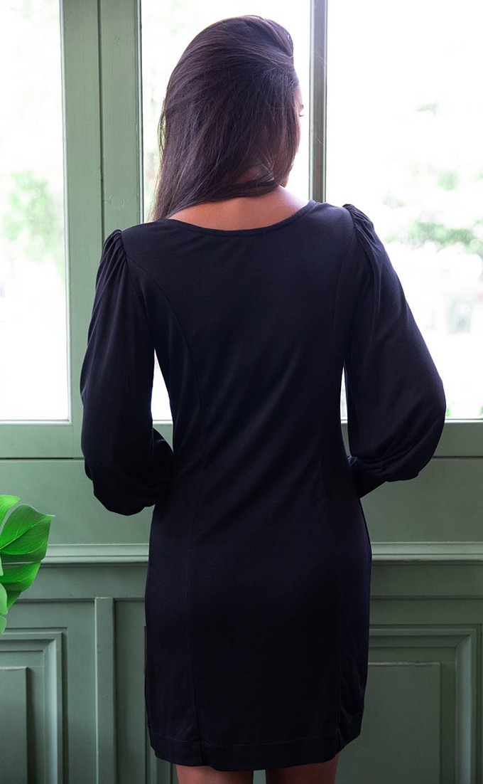 Dress Freesia black from avani apparel
