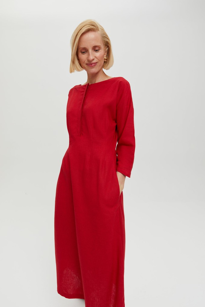 Lusin | Midi-Leinenkleid mit Knopfleiste in Rot from AYANI