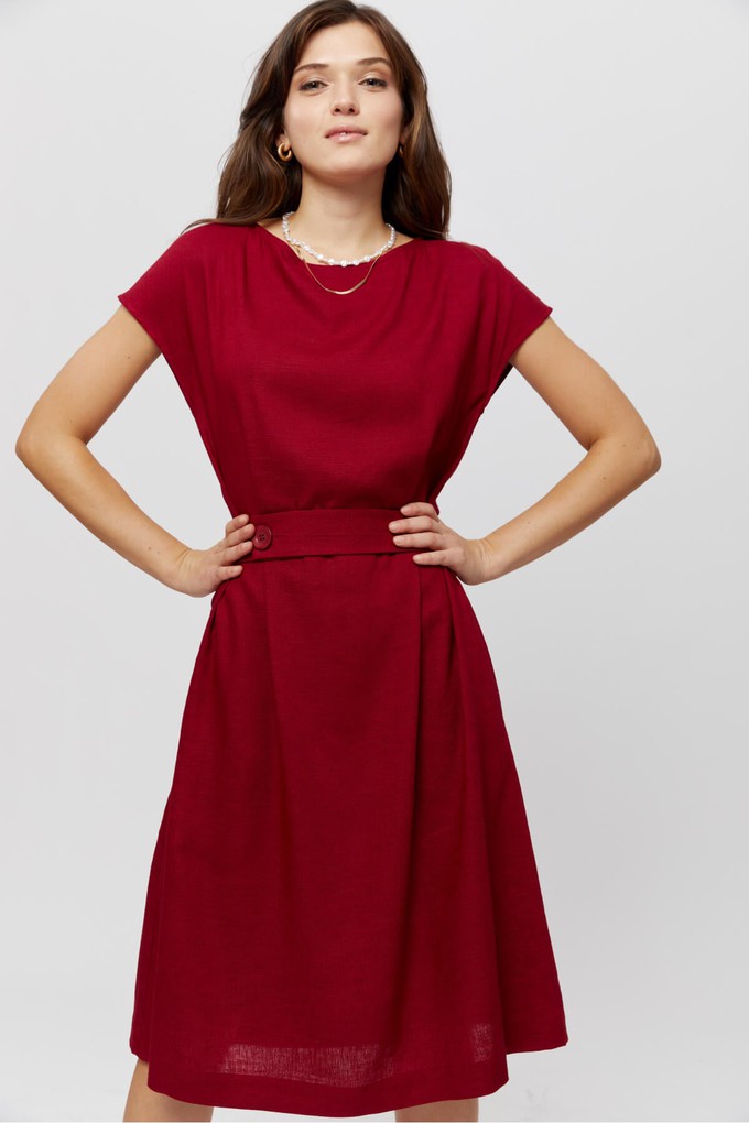 Sati | Midi Dress with Boat Neck in Red from AYANI