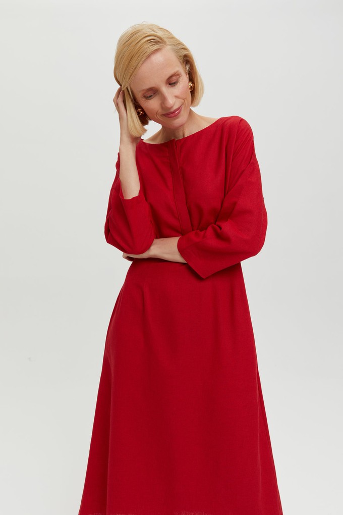 Lusin | Midi-Leinenkleid mit Knopfleiste in Rot from AYANI