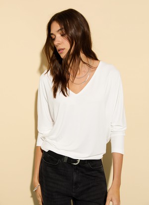 Ella Relaxed V-Neck Top from Baukjen