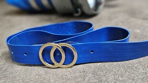 Blauwe Upcycled Brandslang Ceinturen – Field Chic (3 cm) from BENDL