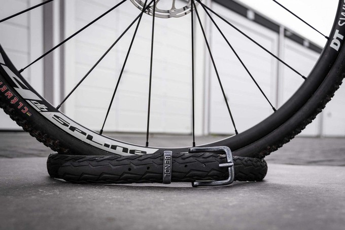 Black Flandrien – Upcycled Fietsband Riem | 4 cm from BENDL