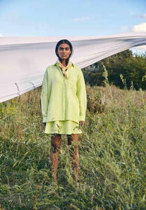 Ealgaa lino blouse - light lime from Brand Mission