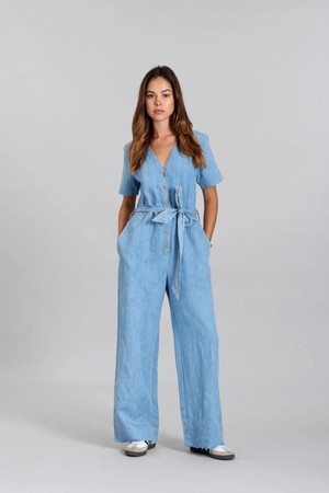 Elouise jumpsuit - light wash from Brand Mission