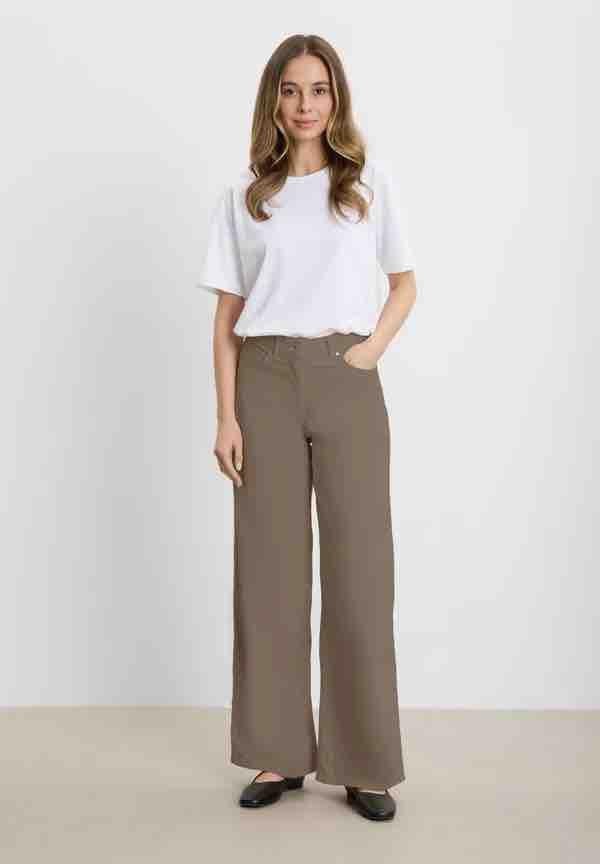 Carol Loose corduroy - sika from Brand Mission