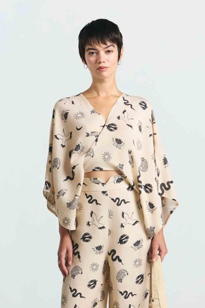 Bauta wikkelblouse print fauna - beige from Brand Mission