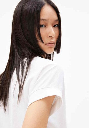 Idaara t-shirt - white from Brand Mission