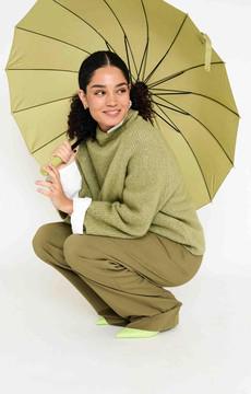 Hyla pullover - Pistache solid via Brand Mission