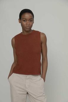Alma mouwloze linnen top - brown rame via Brand Mission