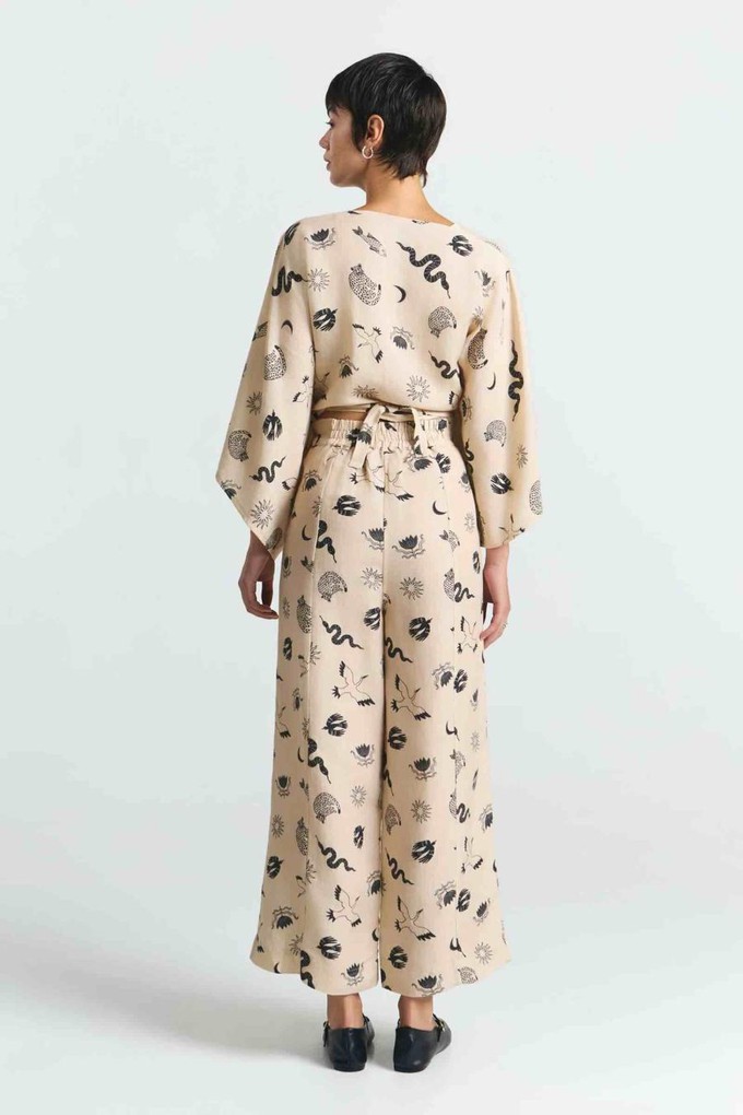 Bauta wikkelblouse print fauna - beige from Brand Mission
