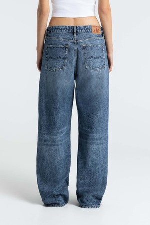 Joan loose jeans - ceky blue worn from Brand Mission