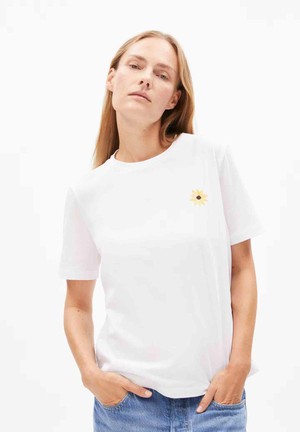Lualaa flower t-shirt - white from Brand Mission
