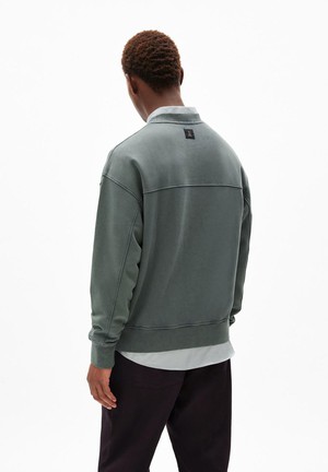 Esaad sweater - gmt dye space steel from Brand Mission