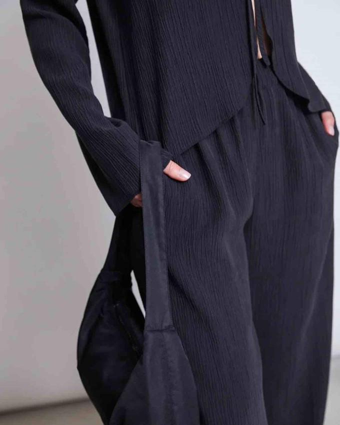 Hava crinkle pants - black from Brand Mission