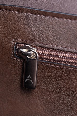 Totissimo shoulder bag - Chocolate from CANUSSA