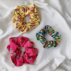 Pack of Three Floral Scrunchies van Chillax
