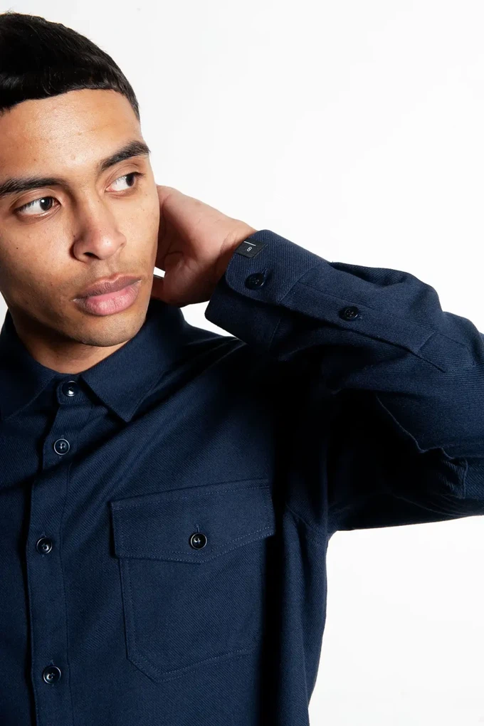 Duurzaam overhemd Hinas | navy blue from common|era sustainable fashion
