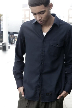 Duurzaam overhemd Hinas | navy blue from common|era sustainable fashion