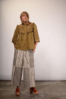 Birdy English Broderie Blouse Khaki van Cool and Conscious
