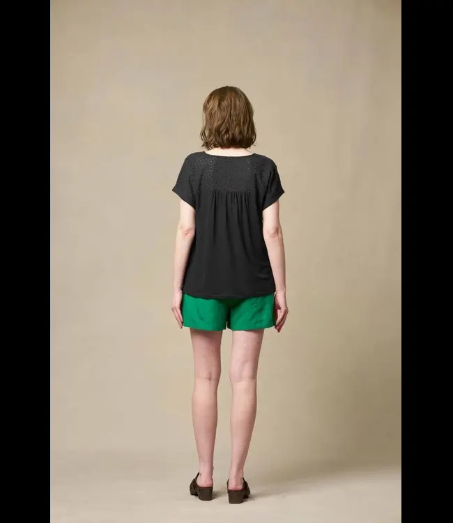 EKYOG •• Tinsel T-shirt | Noir | TEE-SHIRT Tinsel zwart from De Groene Knoop