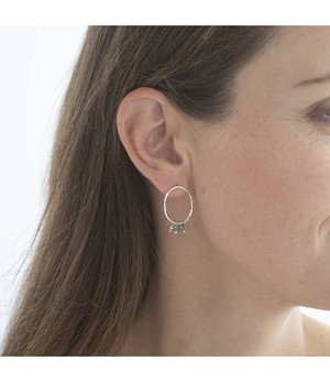 A BEAUTIFUL STORY •• Serenity Labradoriet | Verzilverden Oorbellen from De Groene Knoop