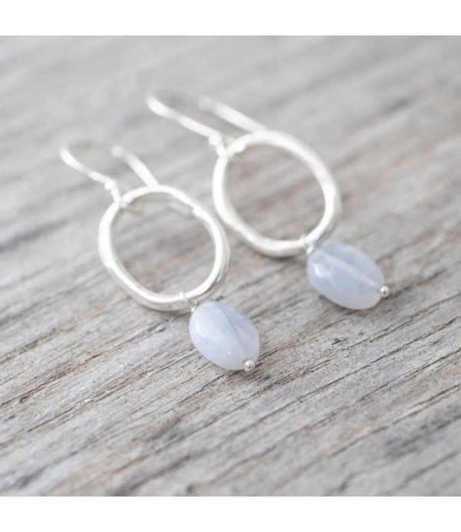 A BEAUTIFUL STORY •• Graceful Blauwe Agaat Zilver Oorbellen from De Groene Knoop