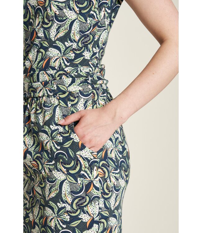 Tranquillo •• Waisted Jersey Dress | Banana from De Groene Knoop