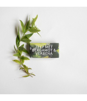 WERFZEEP •• Botanische Tuinenzeep - bergamot & verbena from De Groene Knoop