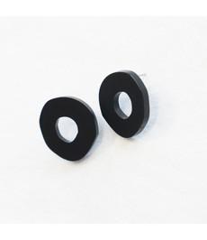 Studio NokNok •• oorbellen | STUD.01 BLACK via De Groene Knoop