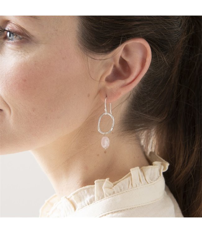 A BEAUTIFUL STORY •• Graceful Rose Quartz zilver Oorbellen from De Groene Knoop