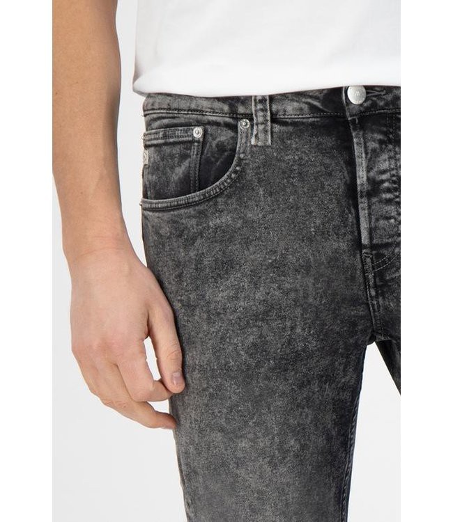 MUD Jeans •• Jeans Slimmer Rick - Heavy Stone Black from De Groene Knoop