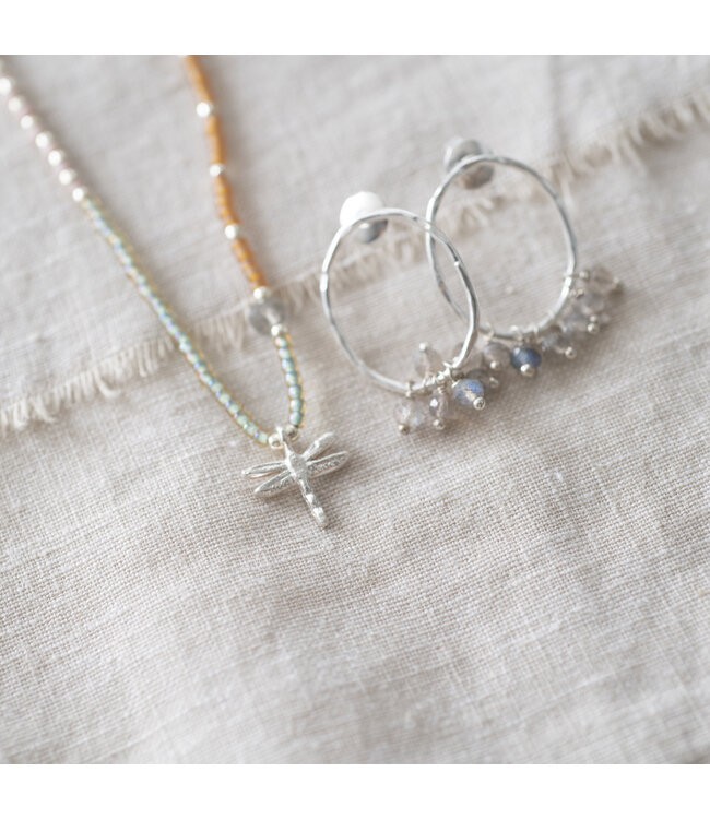 A BEAUTIFUL STORY •• Serenity Labradoriet | Verzilverden Oorbellen from De Groene Knoop