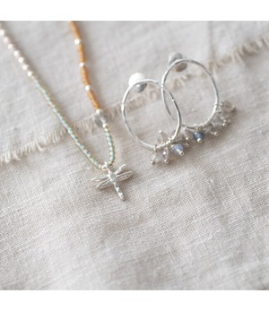 A BEAUTIFUL STORY •• Serenity Labradoriet | Verzilverden Oorbellen from De Groene Knoop