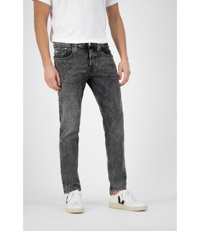 MUD Jeans •• Jeans Slimmer Rick - Heavy Stone Black from De Groene Knoop