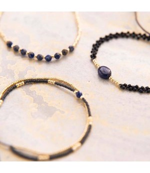 A BEAUTIFUL STORY •• Armband Proud Lapis Lazuli Goudkleurig from De Groene Knoop