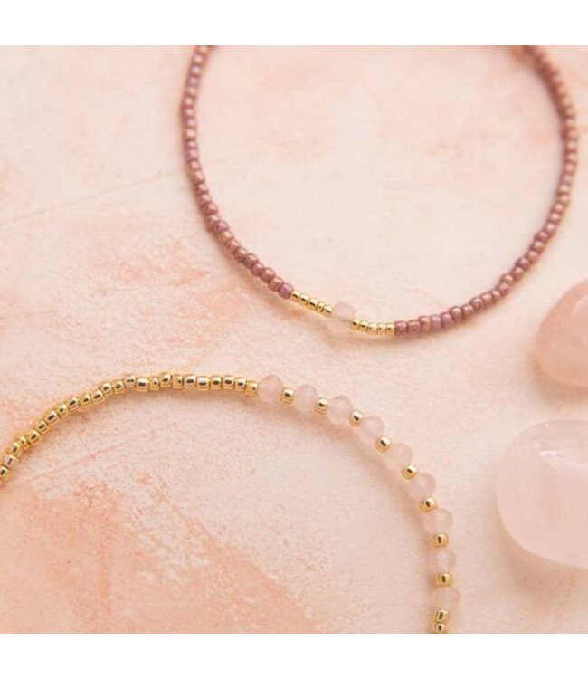 A BEAUTIFUL STORY •• Armband Proud Rozenkwarts Goudkleurig from De Groene Knoop