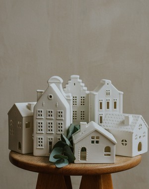 Waxinelichthouder, porselein, huisje met trapgevel, 20 cm from Dille & Kamille