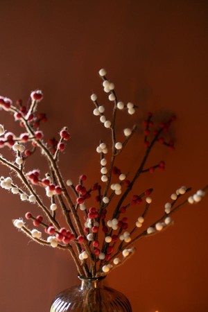 Kersttak met witte bessen, vilt, ca. 60 cm from Dille & Kamille